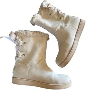 GUESS boots in cream with fur and bow detail, size 6.5 M, worn 1x.